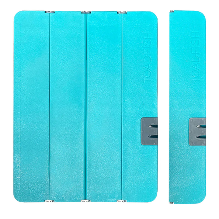 Planche à découper pliante Toadfish Stowaway avec aiguiseur de couteaux intégré - Bleu sarcelle